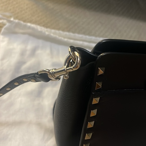 VALENTINO ROCKSTUD MEDIUM TOTE BAG - Picture 4 of 10